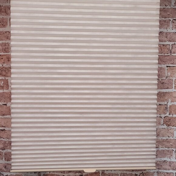 Hunter Douglas Applause Origin Honeycomb Shade 27.75 x 46